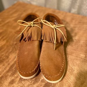 Minnetonka classic fringe bootie size 8.8